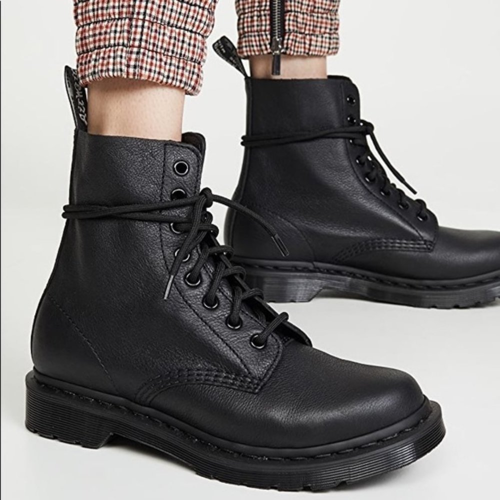 Dr. Martens // 1460 Pascal Mono 8 Eye Boots